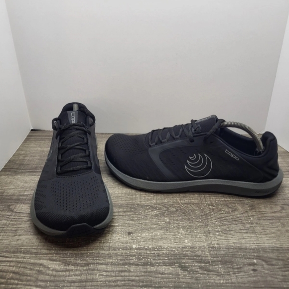Mens TOPO Athletic ST-5 Black Minimalist Road Running Shoes Size 10.5 Wide